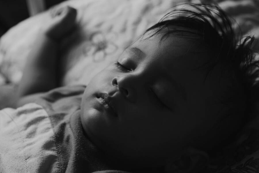 房間的光線如何影響睡眠？ 6種常見情況分析