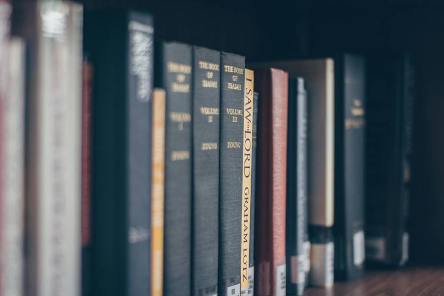 如何防止書籍發霉？書櫃防潮的實用方法